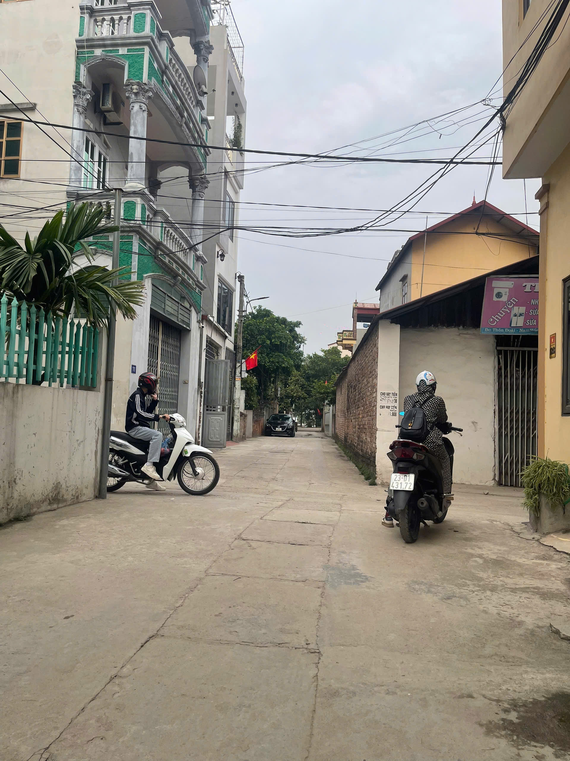 BÁN NHÀ 4 TẦNG NHỎ NHẮN XINH XẮN – GẦN TTTM MÊ LINH PLAZA – 15 PHÚT VÀO NỘI THÀNH.