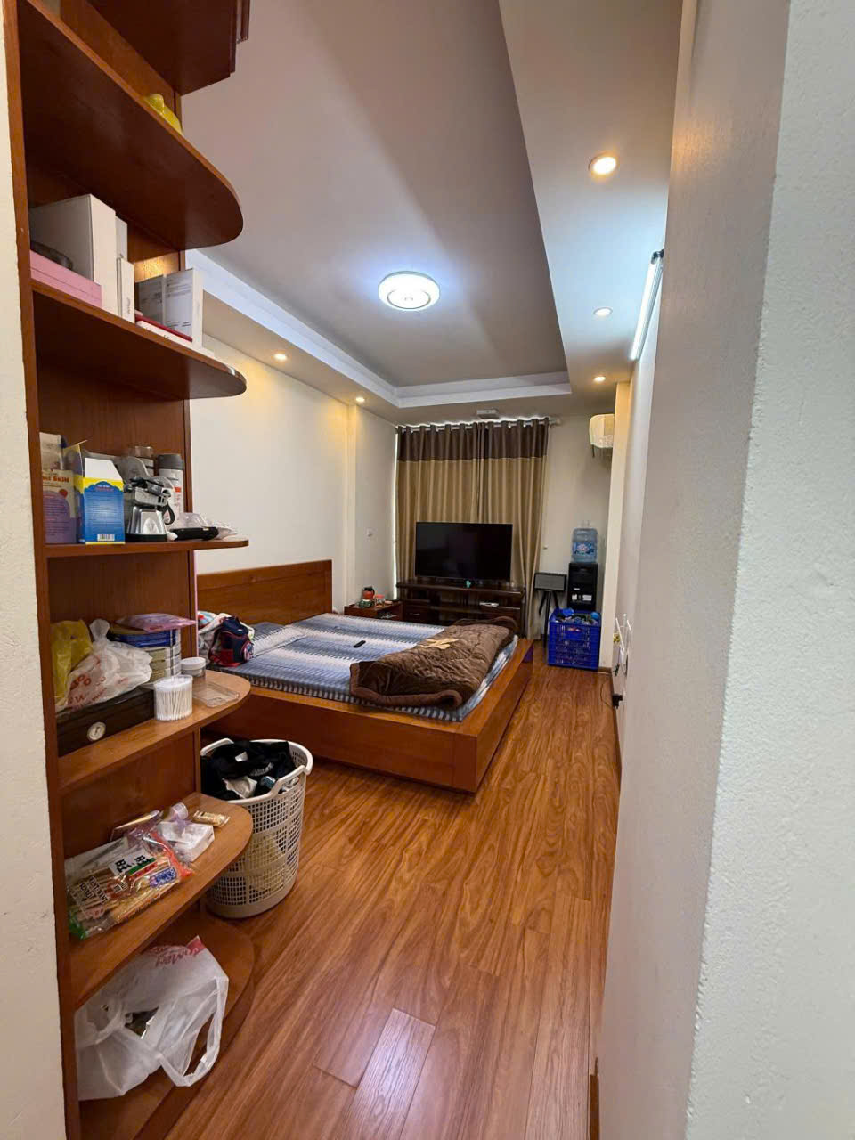 Bán nhà 5 tầng ngõ 67 Nguyễn Văn Cừ, chỉ hơn 8 tỷ.