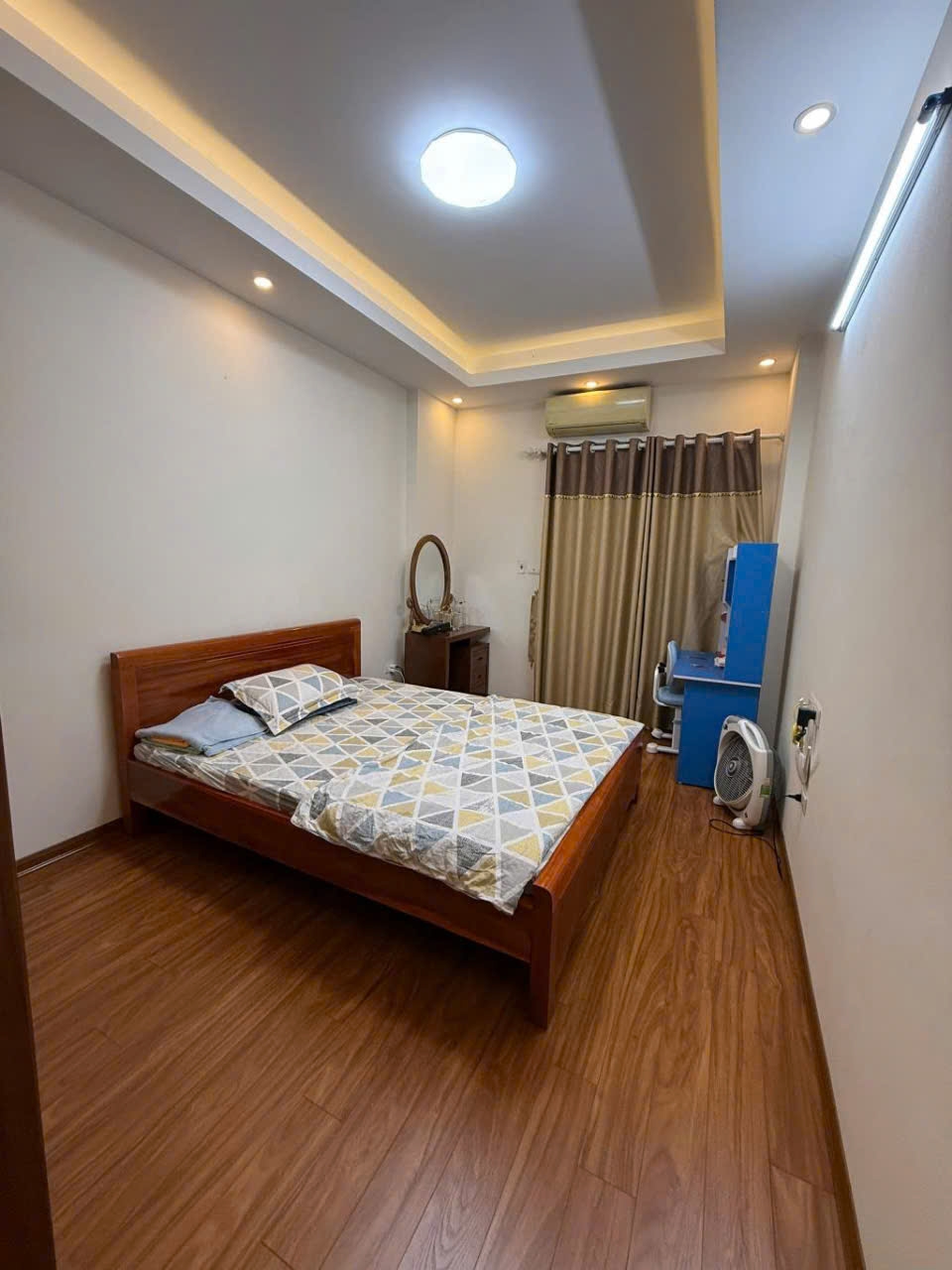 Bán nhà 5 tầng ngõ 67 Nguyễn Văn Cừ, chỉ hơn 8 tỷ.