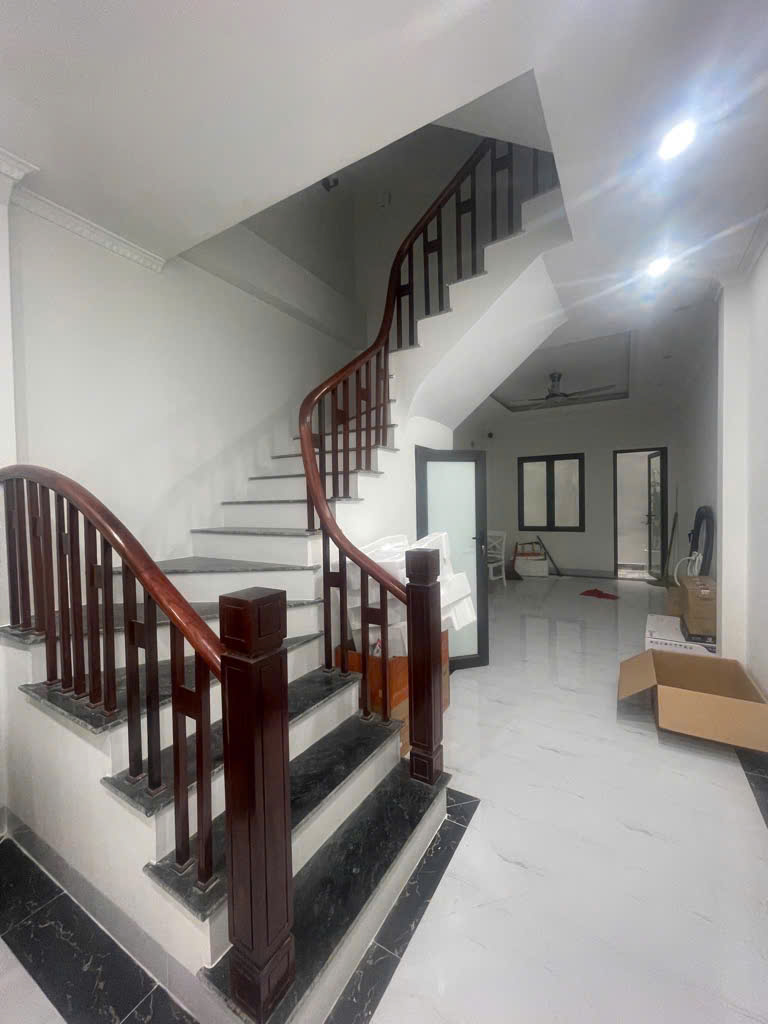 Nhà 4 tầng, Sài Đồng, ô tô đỗ cửa 2 mặt thoáng, 61m2, giá chỉ 9 tỷ 2.