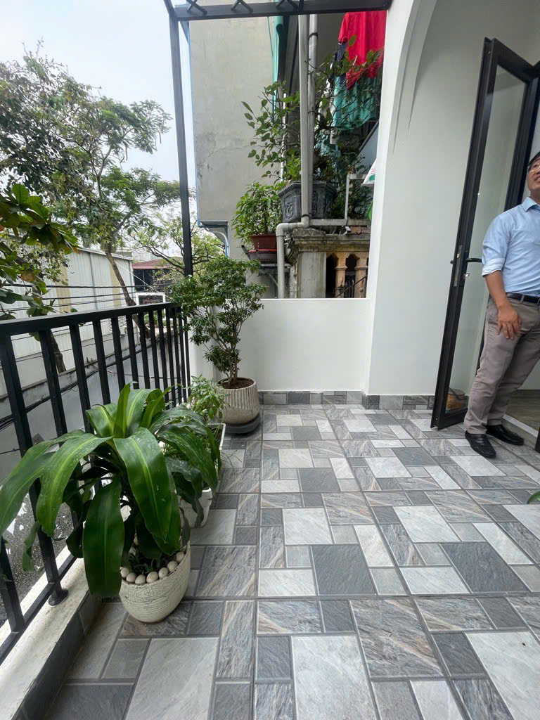 Nhà 4 tầng, Sài Đồng, ô tô đỗ cửa 2 mặt thoáng, 61m2, giá chỉ 9 tỷ 2.