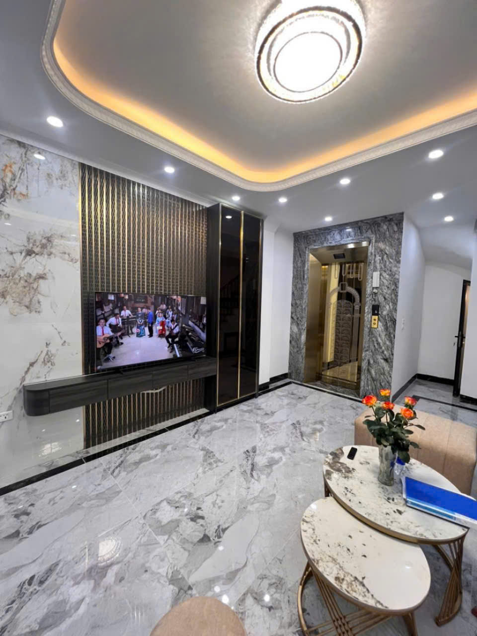 *Bán Nhà 5 Tầng Ngọc Lâm - Ô Tô Qua Nhà - Chỉ Hơn 9 Tỷ*