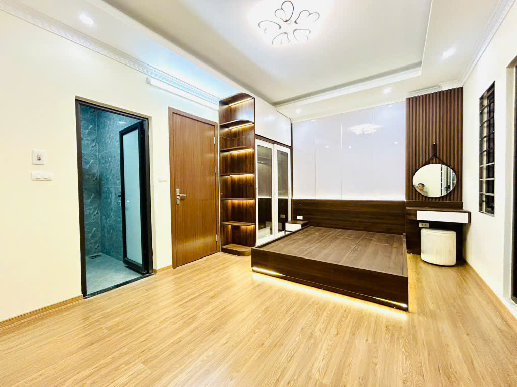 *Nhà mới 5 tầng, 50m, Ngọc Thuỵ, Long Biên, Full Nội Thất, Giá 6 Tỷ 2*