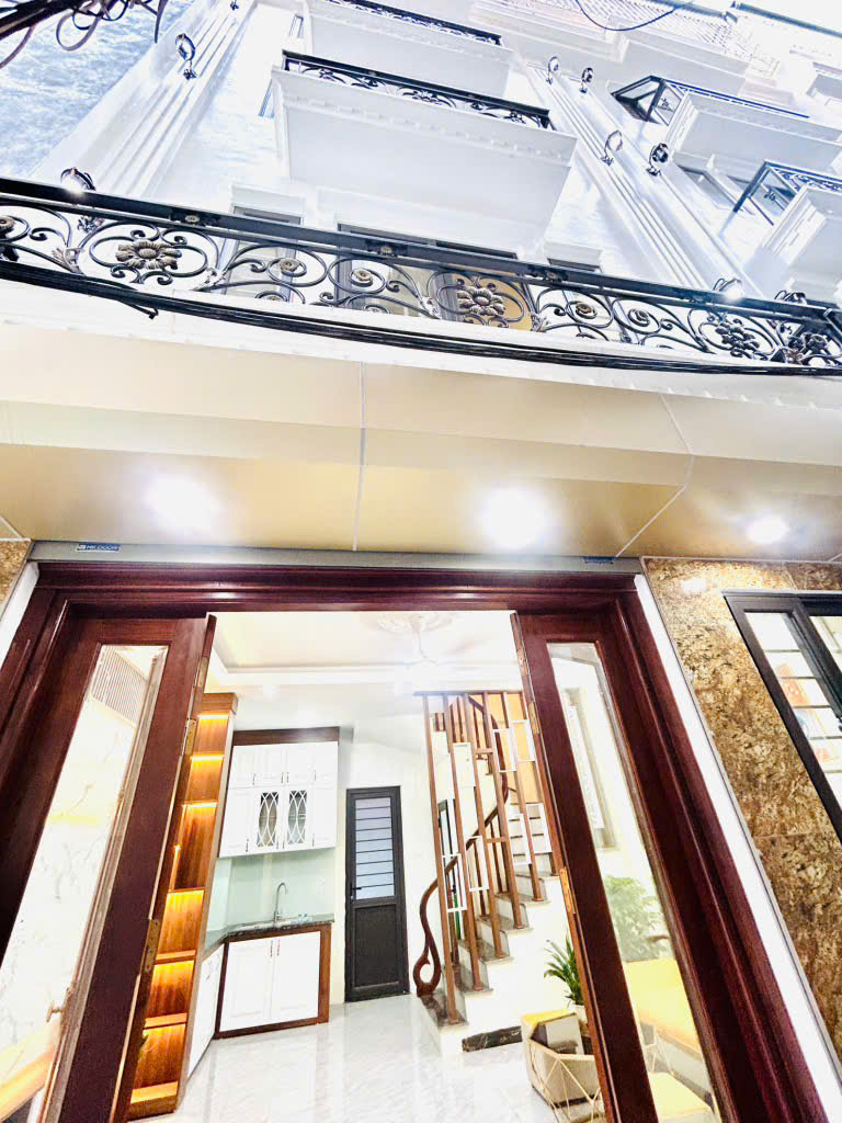 *Nhà mới 5 tầng, 50m, Ngọc Thuỵ, Long Biên, Full Nội Thất, Giá 6 Tỷ 2*