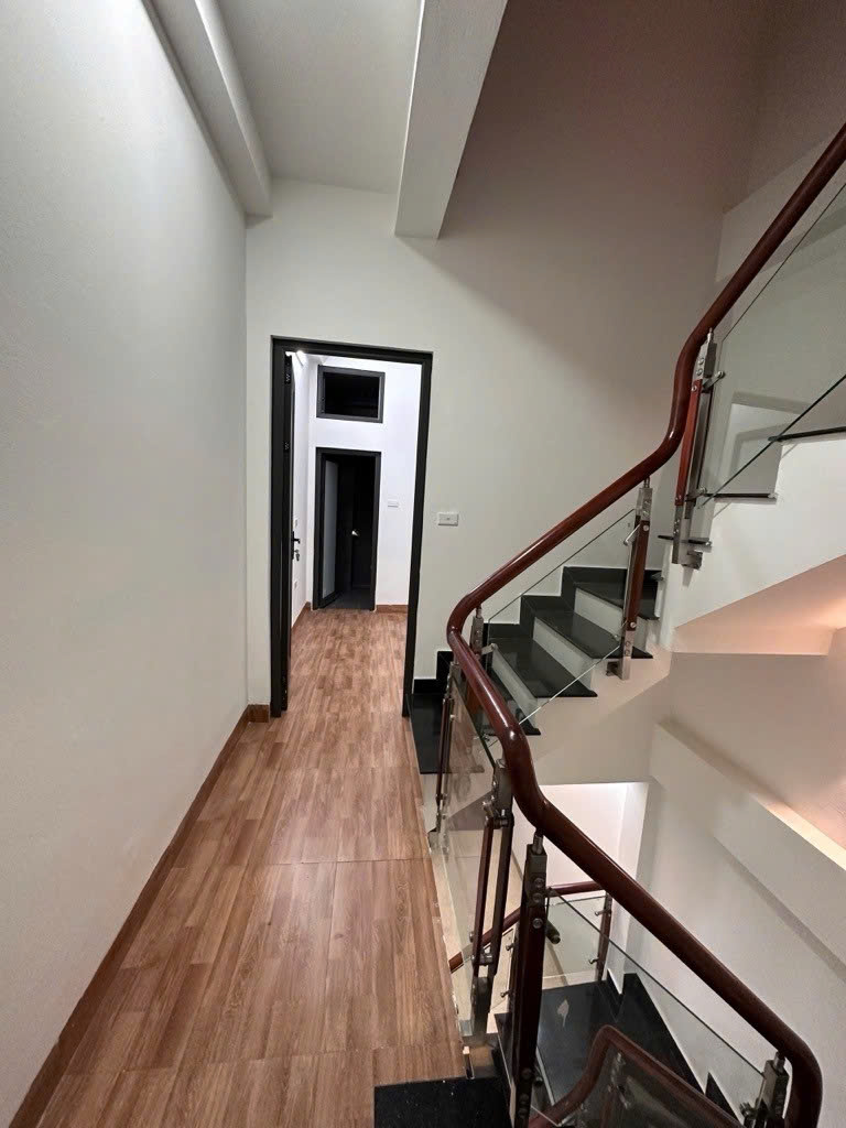 *CƠ HỘI ĐẦU TƯ VÀNG!* *Nhà Việt Hưng, Long Biên - 45m², 3 tầng, ngõ thông, chỉ hơn 5 tỷ*