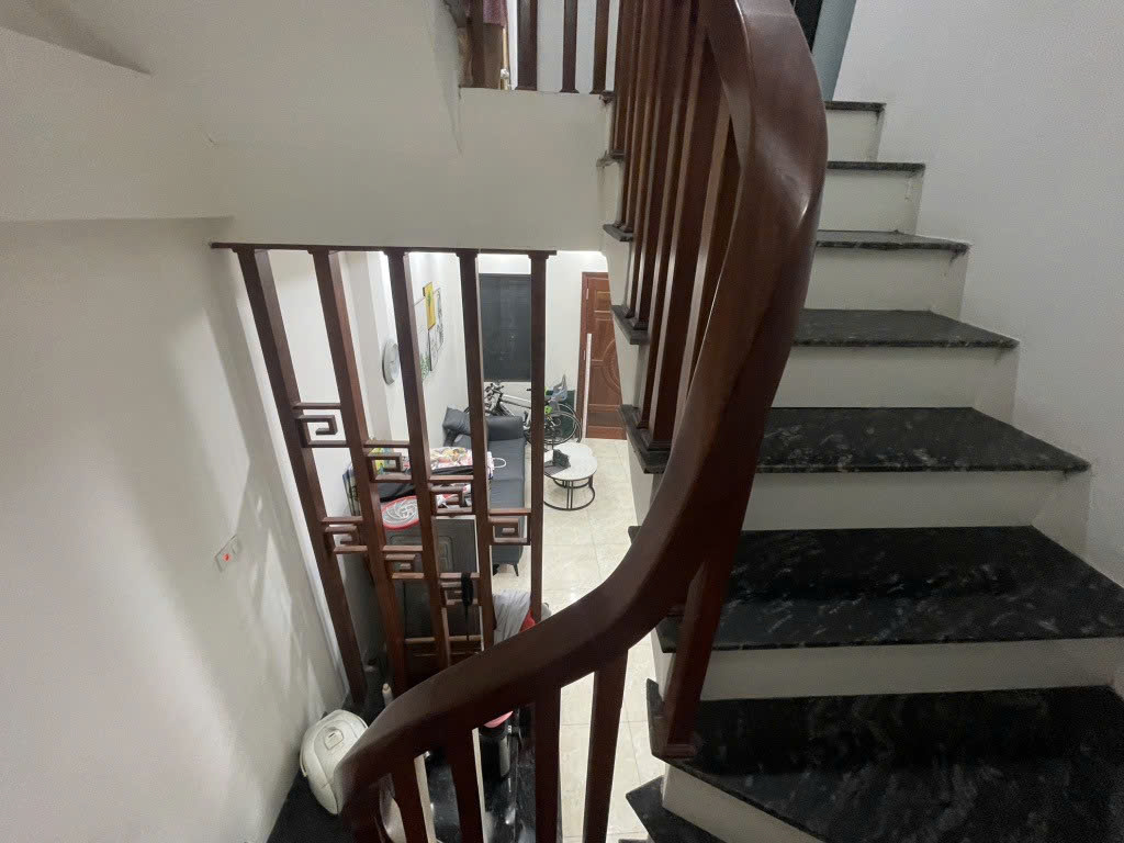 *Nhà 5 tầng ngõ 23 Bồ Đề Long Biên - Chỉ hơn 6 tỷ.