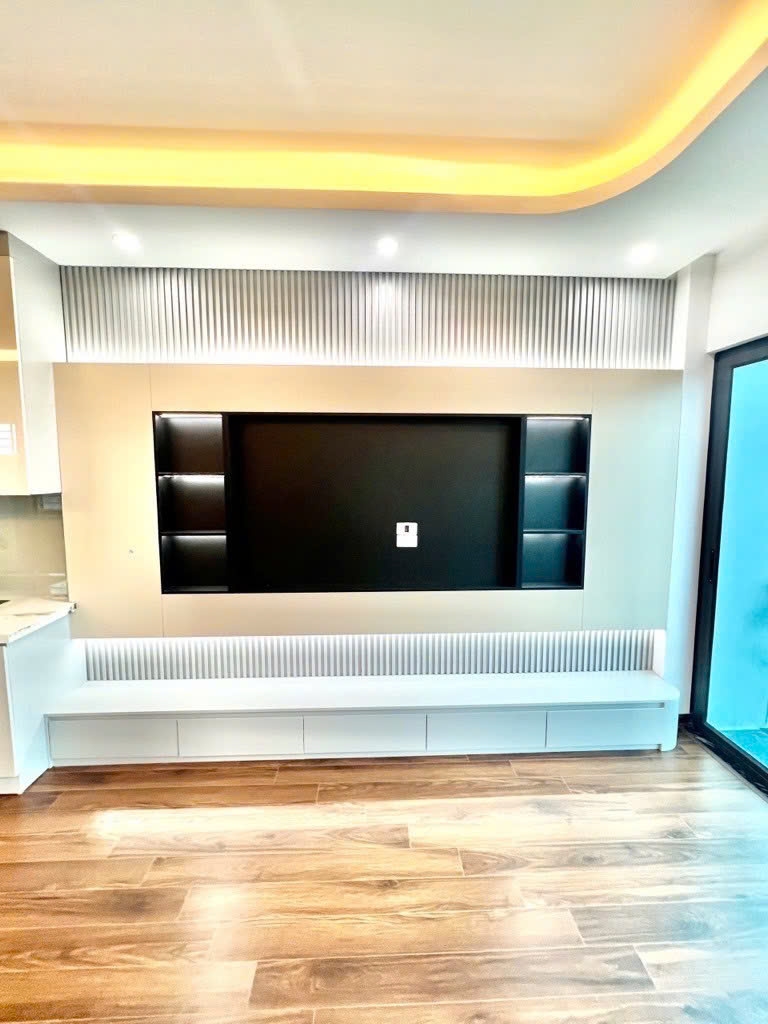Nhà Mới 6 tầng  -  Thang Máy - Lô Góc - Ô Tô Vào Nhà, chỉ với 9.x tỷ.
