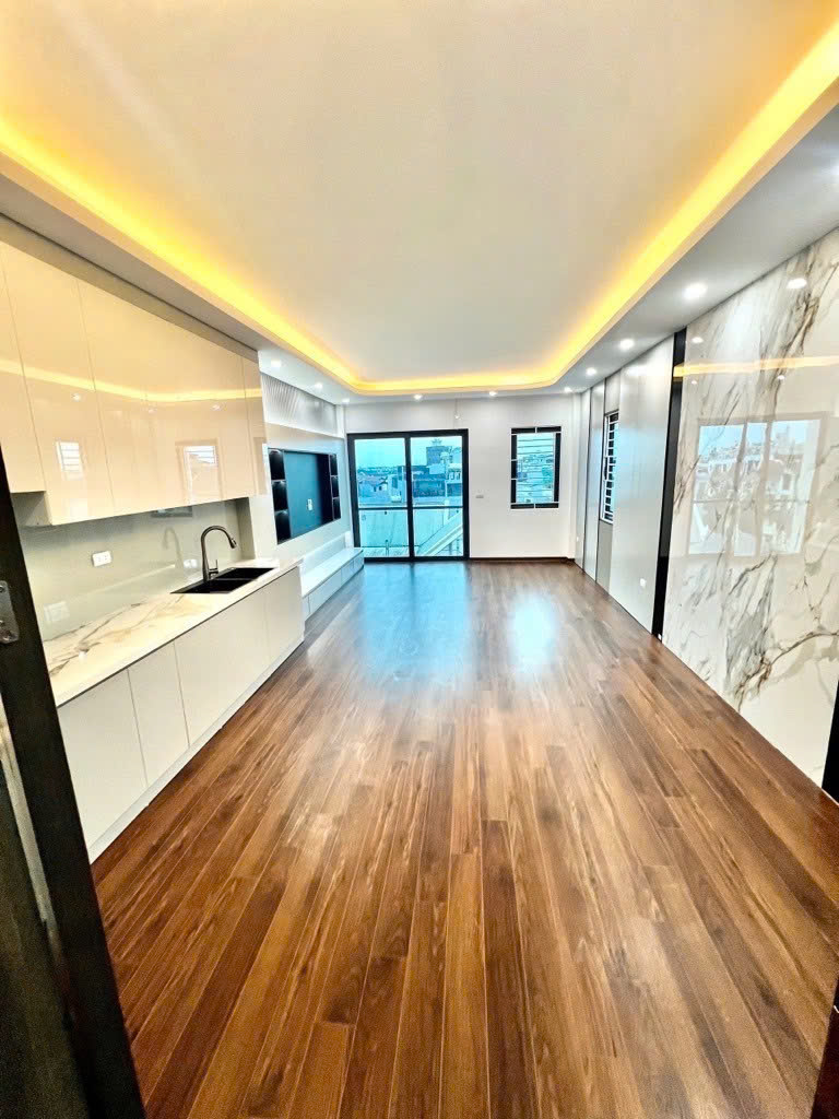 Nhà Mới 6 tầng  -  Thang Máy - Lô Góc - Ô Tô Vào Nhà, chỉ với 9.x tỷ.