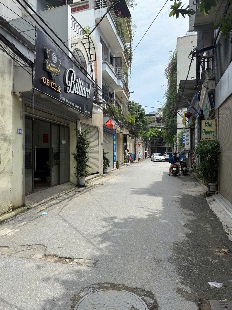 Bán nhà Phố Trạm Long Biên, 41m, 6 tầng, giá chỉ hơn 9 tỷ.