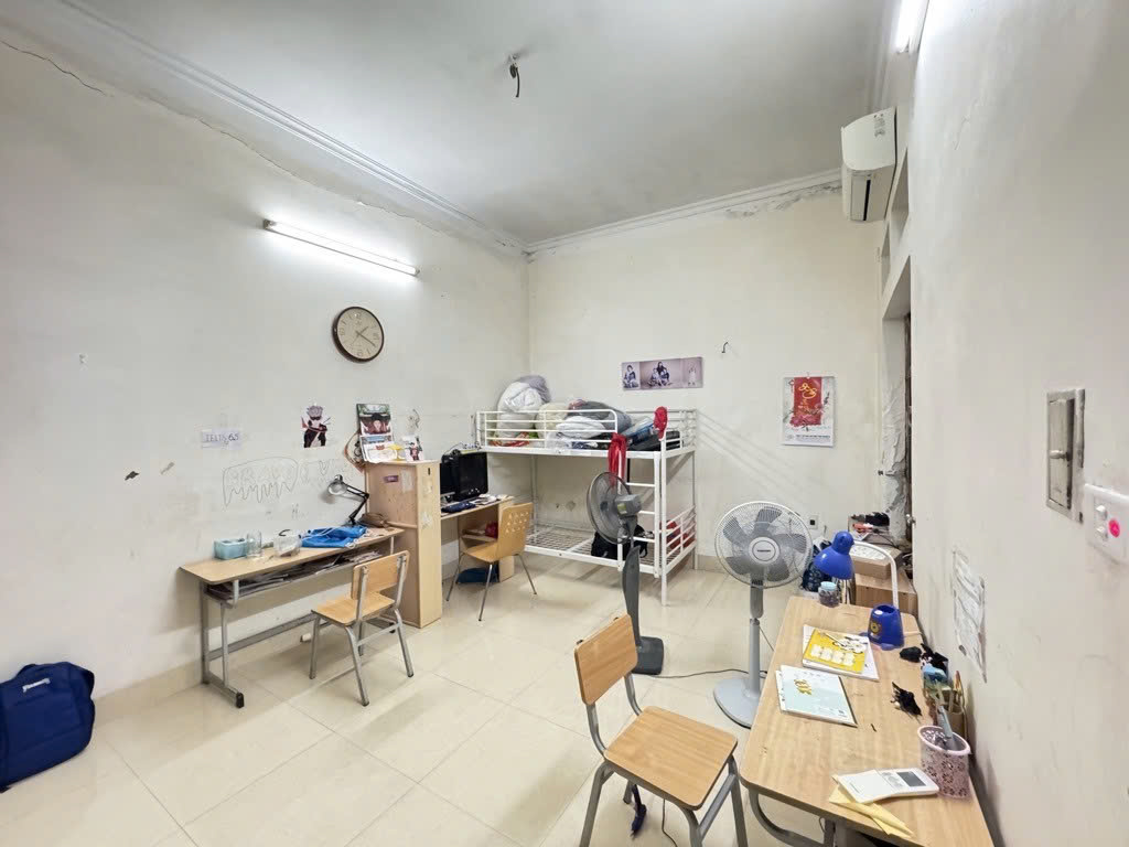 Bán gấp nhà riêng tại Hoàng Như Tiếp, Bồ Đề, Long Biên, Hà Nội, 9,6 tỷ, 63m2.