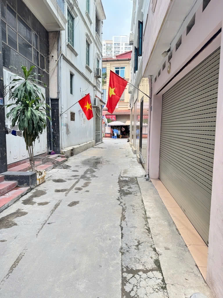 Bán gấp nhà riêng tại Hoàng Như Tiếp, Bồ Đề, Long Biên, Hà Nội, 9,6 tỷ, 63m2.