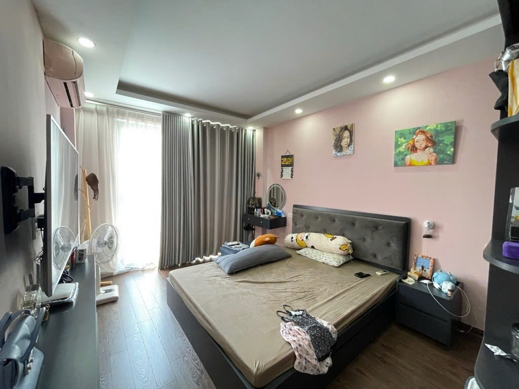 Bán nhà riêng 57m2, 4PN, 4WC, giá 9.xx tỷ tại Bồ Đề, Long Biên, Hà Nội.