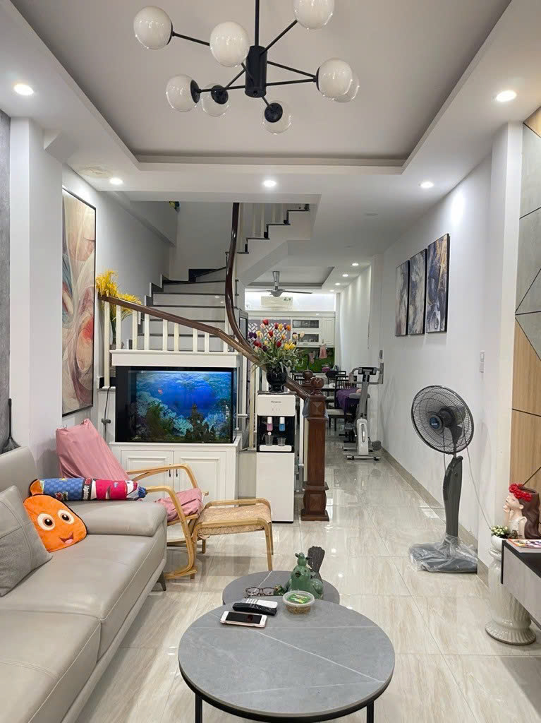 Bán nhà riêng 57m2, 4PN, 4WC, giá 9.xx tỷ tại Bồ Đề, Long Biên, Hà Nội.