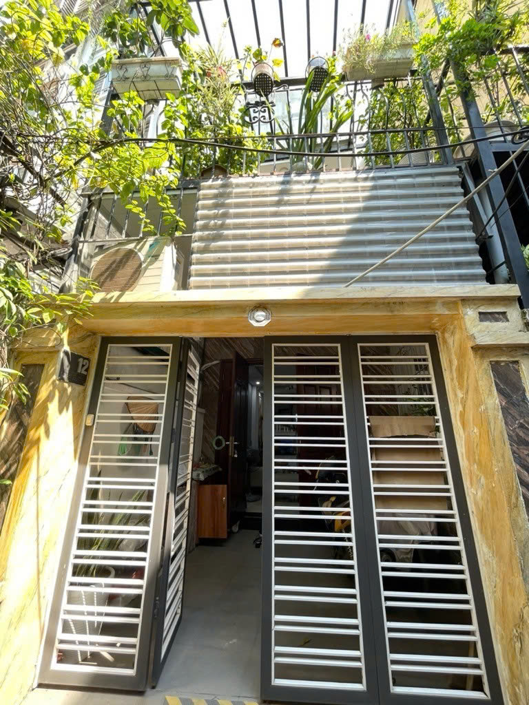Bán nhà riêng 57m2, 4PN, 4WC, giá 9.xx tỷ tại Bồ Đề, Long Biên, Hà Nội.