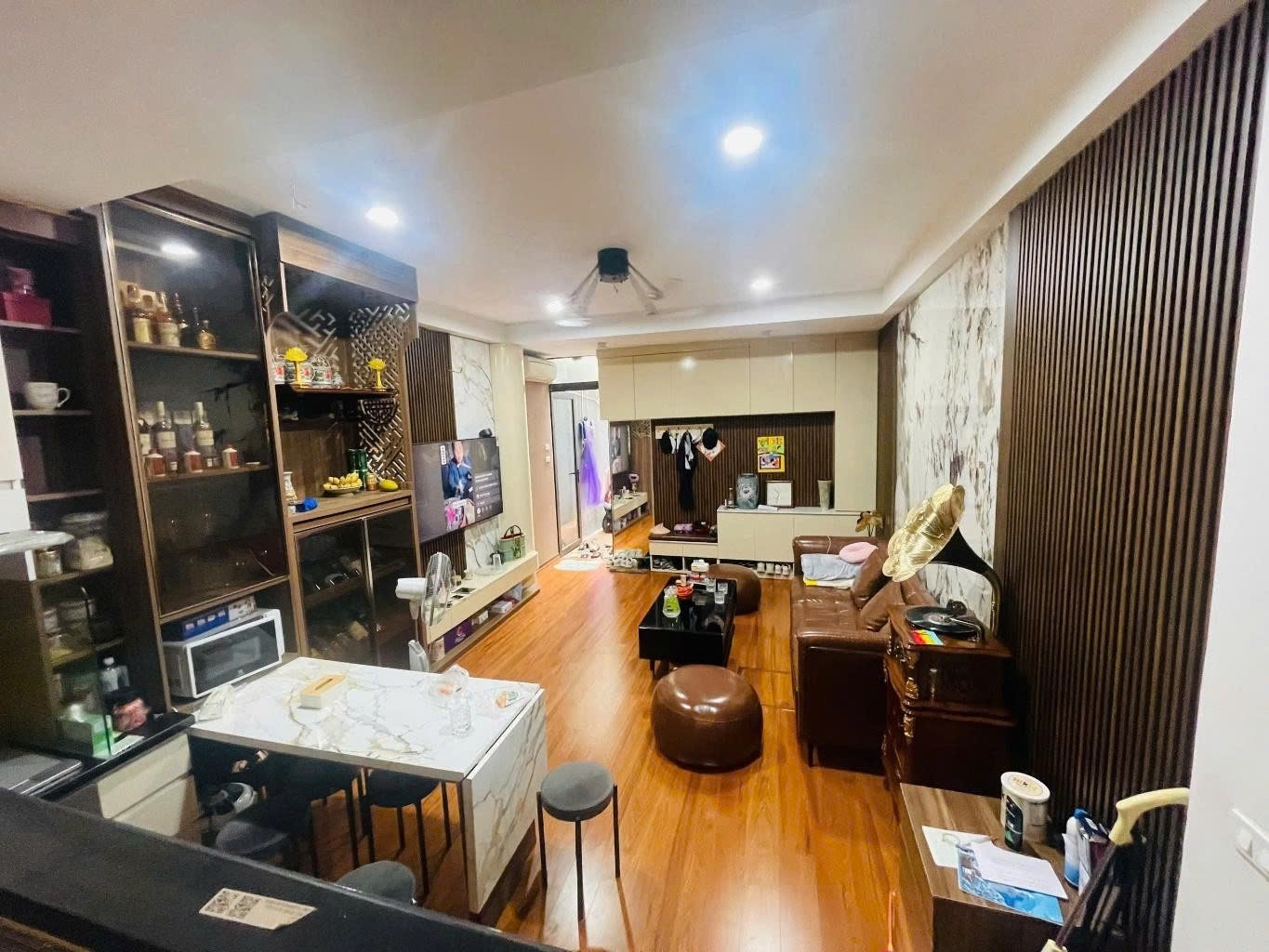 Nhà đep 5 tầng sát hồ Bồ Đề 45m, MT 5,1m, giá chỉ 8.xx tỷ.