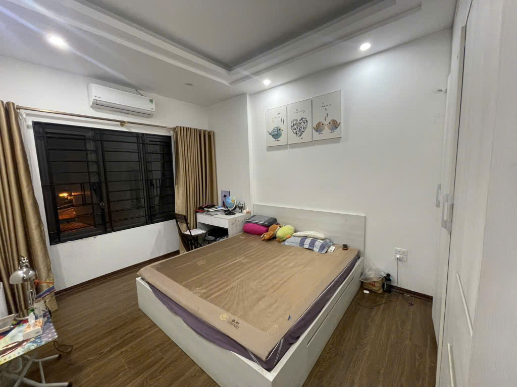 Chính chủ gửi bán căn nhà 5 tầng ngõ 23 phố Bồ Đề. Vị trí; ngõ 23, phố Bồ Đề, Long Biên, HN,