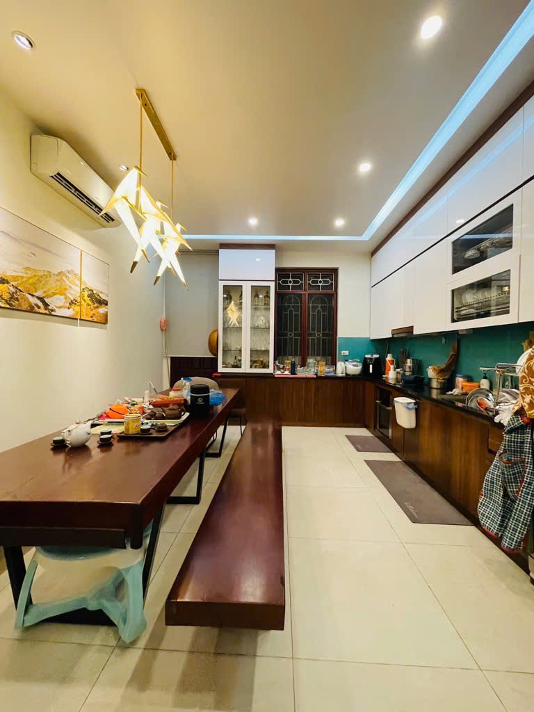 Nhà đẹp lô góc, thang máy, 41m, 6 tầng, MT 4.8m, phố Đàm Quang Trung. .