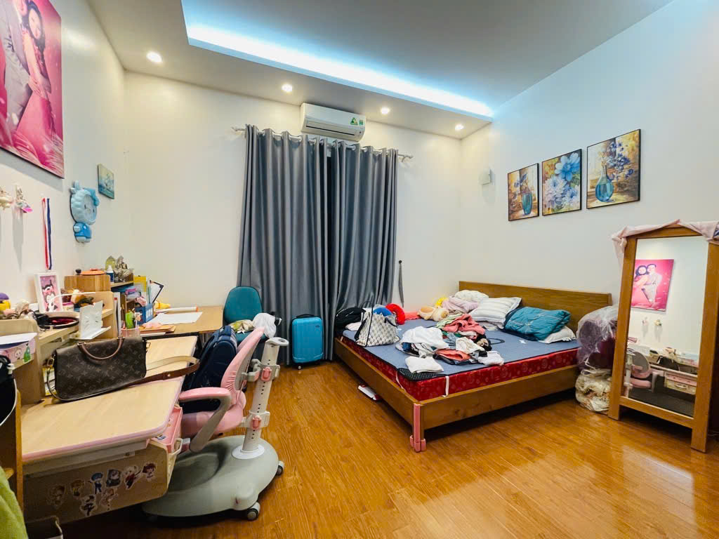 Nhà đẹp lô góc, thang máy, 41m, 6 tầng, MT 4.8m, phố Đàm Quang Trung. .