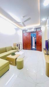 Nhà 6 tầng, Thượng Thanh Long Biên, ngõ ô tô kinh doanh 36m, giá chỉ 8 tỷ 2. .