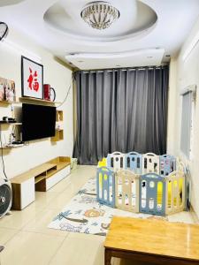 Cần bán gấp, giảm 250 triệu, chỉ còn 5 tỷ 3, nhà 5 tầng ngõ 53 Bồ Đề.
