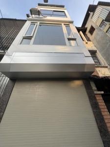 Nhà mặt ngõ đường Ngọc Thuỵ Long Biên, 3 tầng 3 PN, chỉ với chưa đến 6 tỷ.