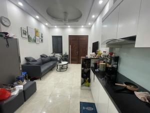 Chính chủ gửi bán căn nhà 5 tầng ngõ 23 phố Bồ Đề. Vị trí; ngõ 23, phố Bồ Đề, Long Biên, HN,