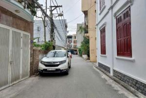 BÁN NHÀ ĐẸP 3 TẦNG NGÕ CHỢ HOA - 3 PHÒNG NGỦ - FULL NỘI THẤT - MT 4.7