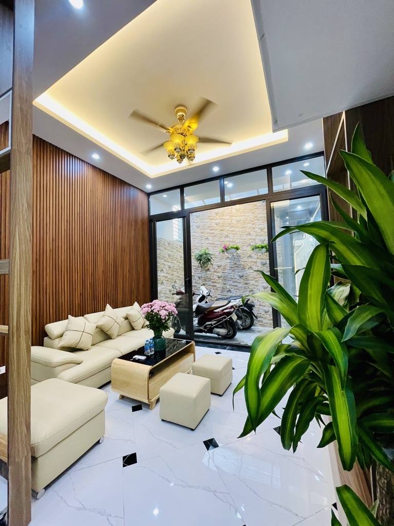 Bán nhà đẹp lung linh phố Trung Kính, diện tích 40m2 x giá 12 tỷ