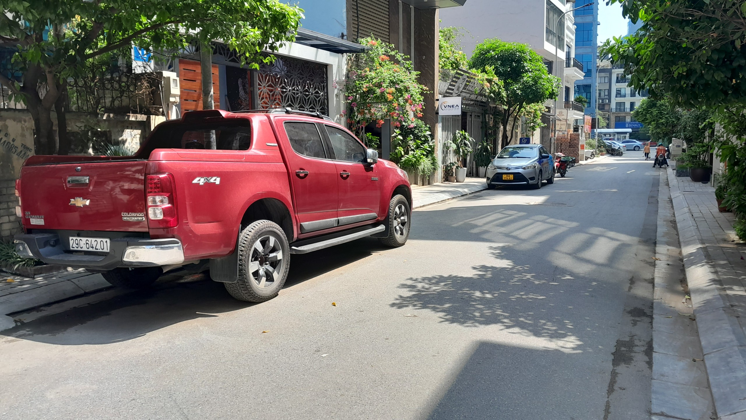 Bán nhà 5 tầngLạc Long Quân, Tây Hồ, Phân lô, Taxi đỗ cửa, Gần hồ Tây, Ngõ thông, Vừa ở vừa kinh doanh, 40m2