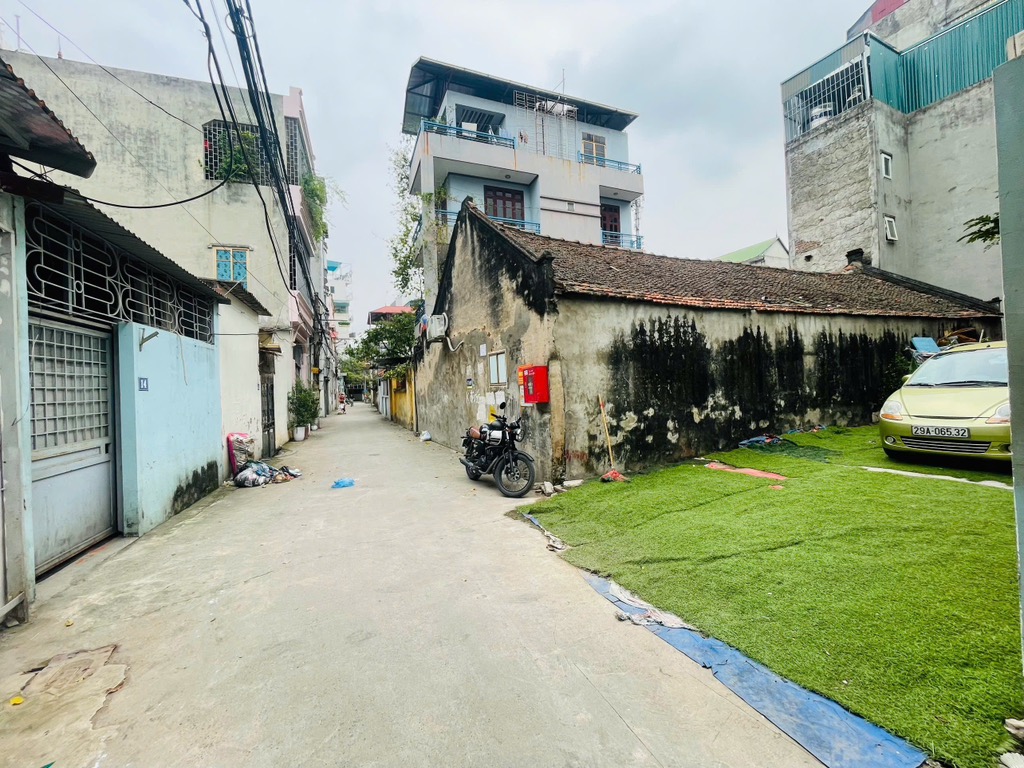Bán mảnh đất đẹp 51m2 Phú Diễn, Bắc Từ Liêm, Mặt ngõ oto, 30m ra phố, Sổ vuông nở hậu, Gía đầu tư