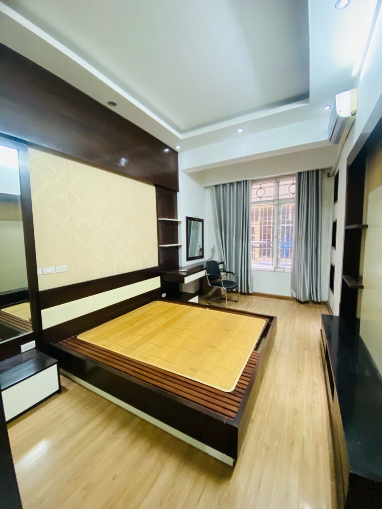 Bán nhà 5 tầng 42m2 phố Đào Tấn, Ba Đình, Oto đỗ cửa, 50m ra phố, Ngõ thông, Kinh doanh tốt