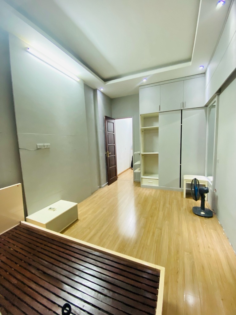 Bán nhà 5 tầng 42m2 phố Đào Tấn, Ba Đình, Oto đỗ cửa, 50m ra phố, Ngõ thông, Kinh doanh tốt
