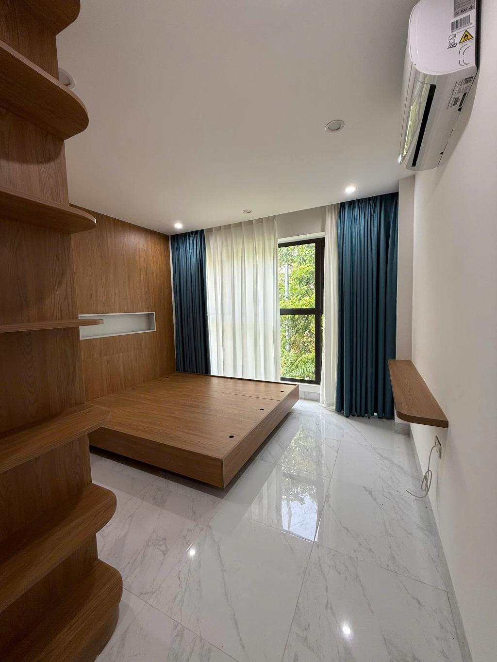 Bán nhà 5 tầng, 43m2 quận Bắc Từ Liêm, Oto đỗ cửa, Gần oto tránh, An sinh tốt, Nhà mới đẹp, full nội thất, ở luôn