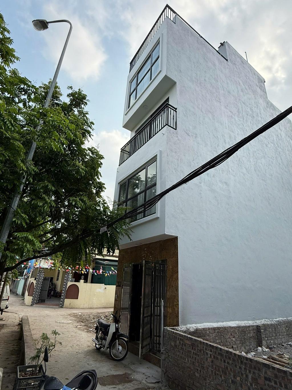 Bán nhà 5 tầng, 43m2 quận Bắc Từ Liêm, Oto đỗ cửa, Gần oto tránh, An sinh tốt, Nhà mới đẹp, full nội thất, ở luôn