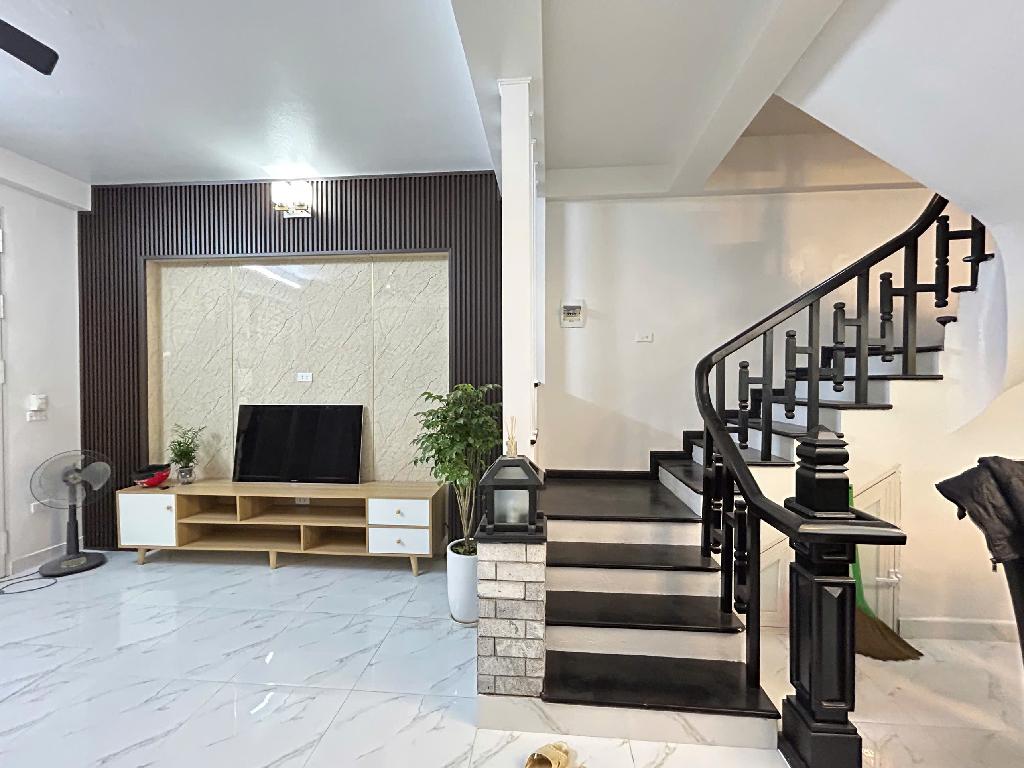 Bán nhà 45m2 đường Mỹ Đình, 1 nhà ra oto, Gần phố, Mặt tiền rộng, Full nội thất, Nhà đẹp ở luôn