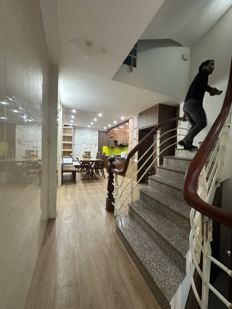 Bán nhà 5 tầng 47m2phố Tú Mỡ, Trung Kính, Ngõ nông, Gần phố, An sinh tốt, Nhà đẹp, Ở hoặc cho thuê