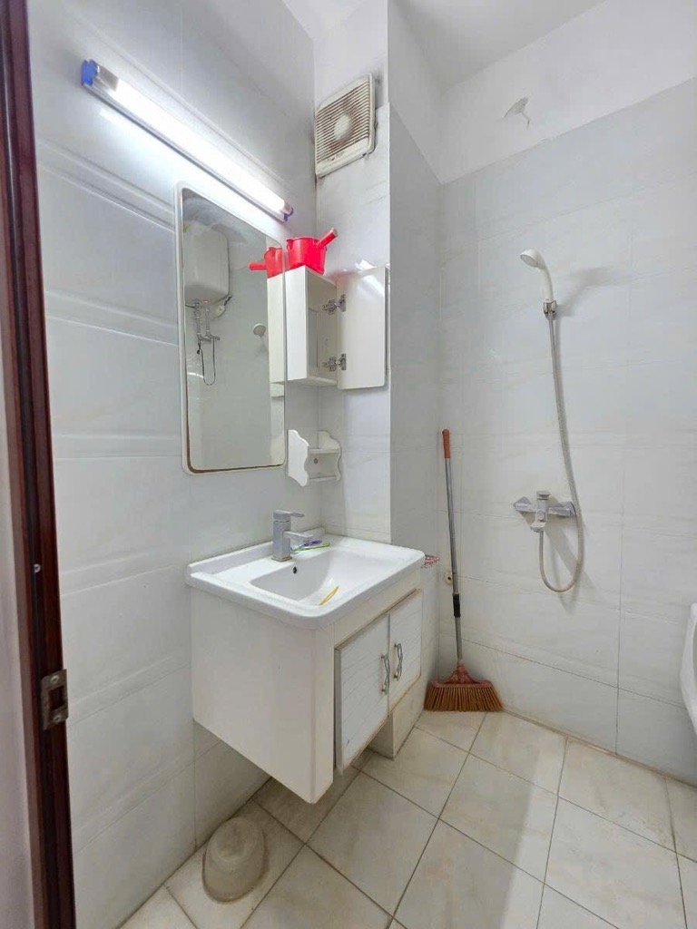 Bán nhà 5 tầng 47m2phố Tú Mỡ, Trung Kính, Ngõ nông, Gần phố, An sinh tốt, Nhà đẹp, Ở hoặc cho thuê