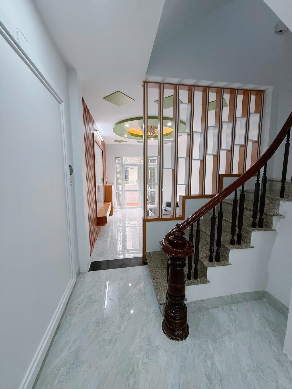 Bán nhà đẹp 5 tầng chỉ nhỉnh 7 tỷ phố Phú Diễn, Gần oto, Sát phố, 2 thoáng, Full nội thất, Ở hoặc cho thuê