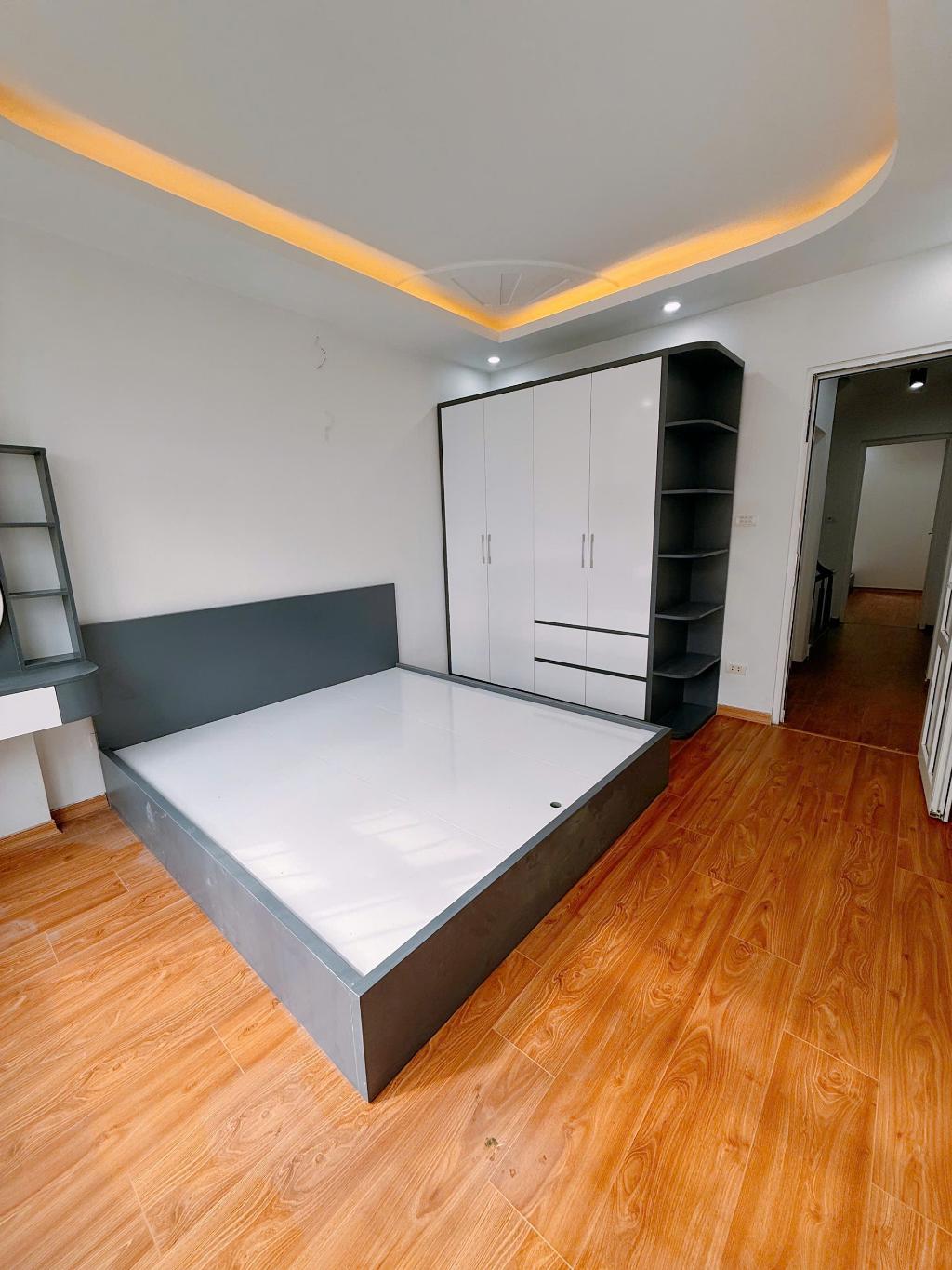 Bán nhà đẹp 5 tầng chỉ nhỉnh 7 tỷ phố Phú Diễn, Gần oto, Sát phố, 2 thoáng, Full nội thất, Ở hoặc cho thuê