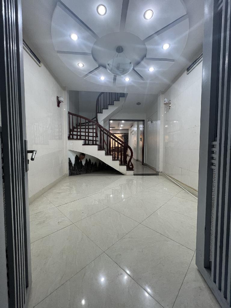 Bán nhà 5 tầng, 52m2 phố Trần Duy Hưng, Cầu Giấy, 50m ra phố, Thoáng trước sau, An sinh tốt, Nhà đẹp ở luôn