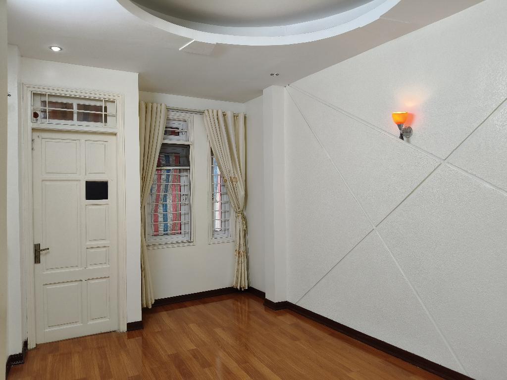 Bán nhà 5 tầng, 52m2 phố Trần Duy Hưng, Cầu Giấy, 50m ra phố, Thoáng trước sau, An sinh tốt, Nhà đẹp ở luôn