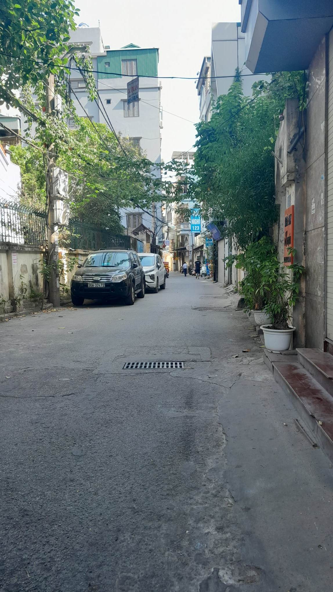 Bán nhà 42m2 phố Trung Kính chỉ nhỉnh 9 tỷ, Gần oto, Ngõ rộng thoáng, An sinh tốt, Ở hoặc cho thuê