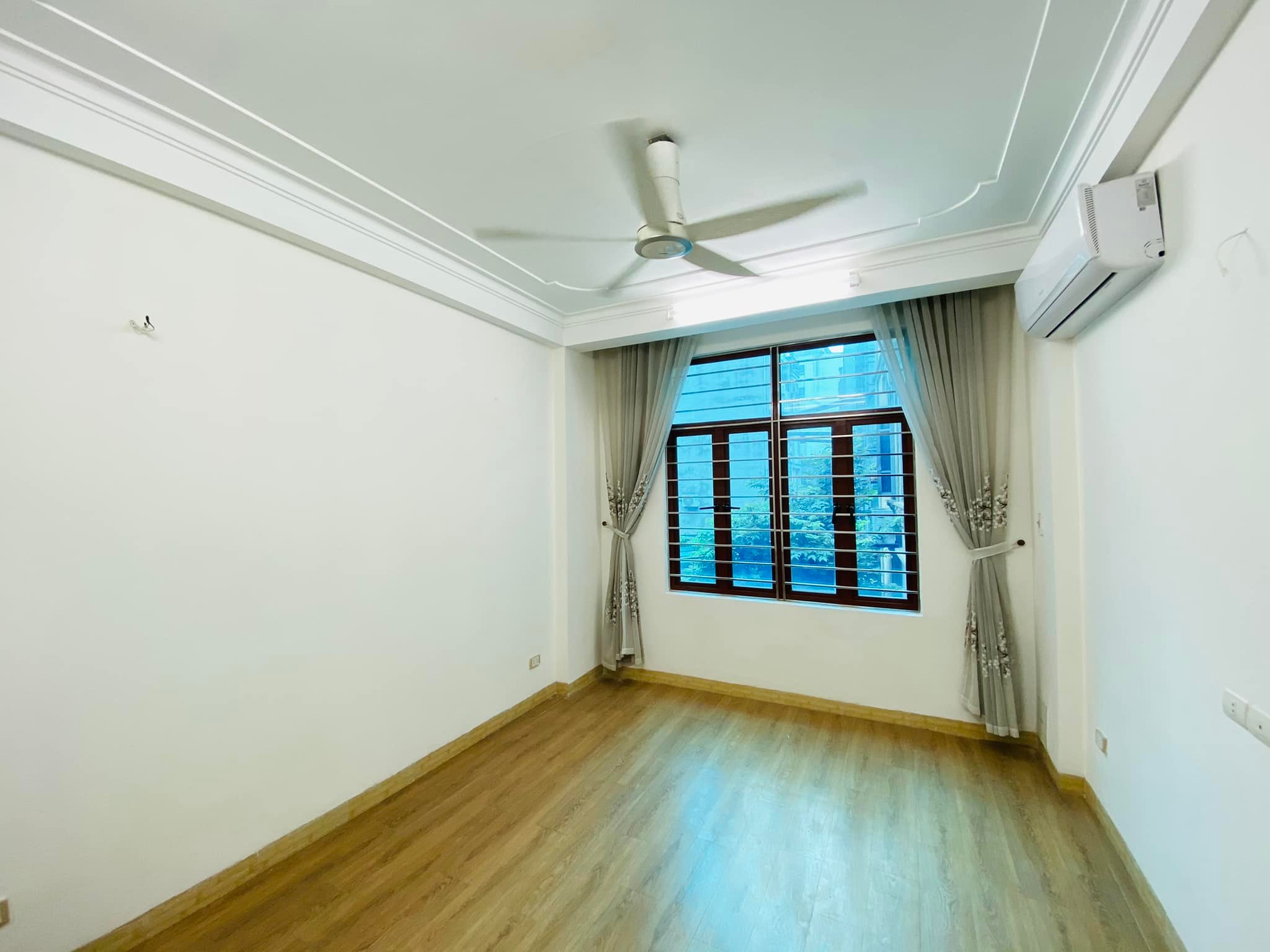 Bán nhà 42m2 phố Trung Kính chỉ nhỉnh 9 tỷ, Gần oto, Ngõ rộng thoáng, An sinh tốt, Ở hoặc cho thuê