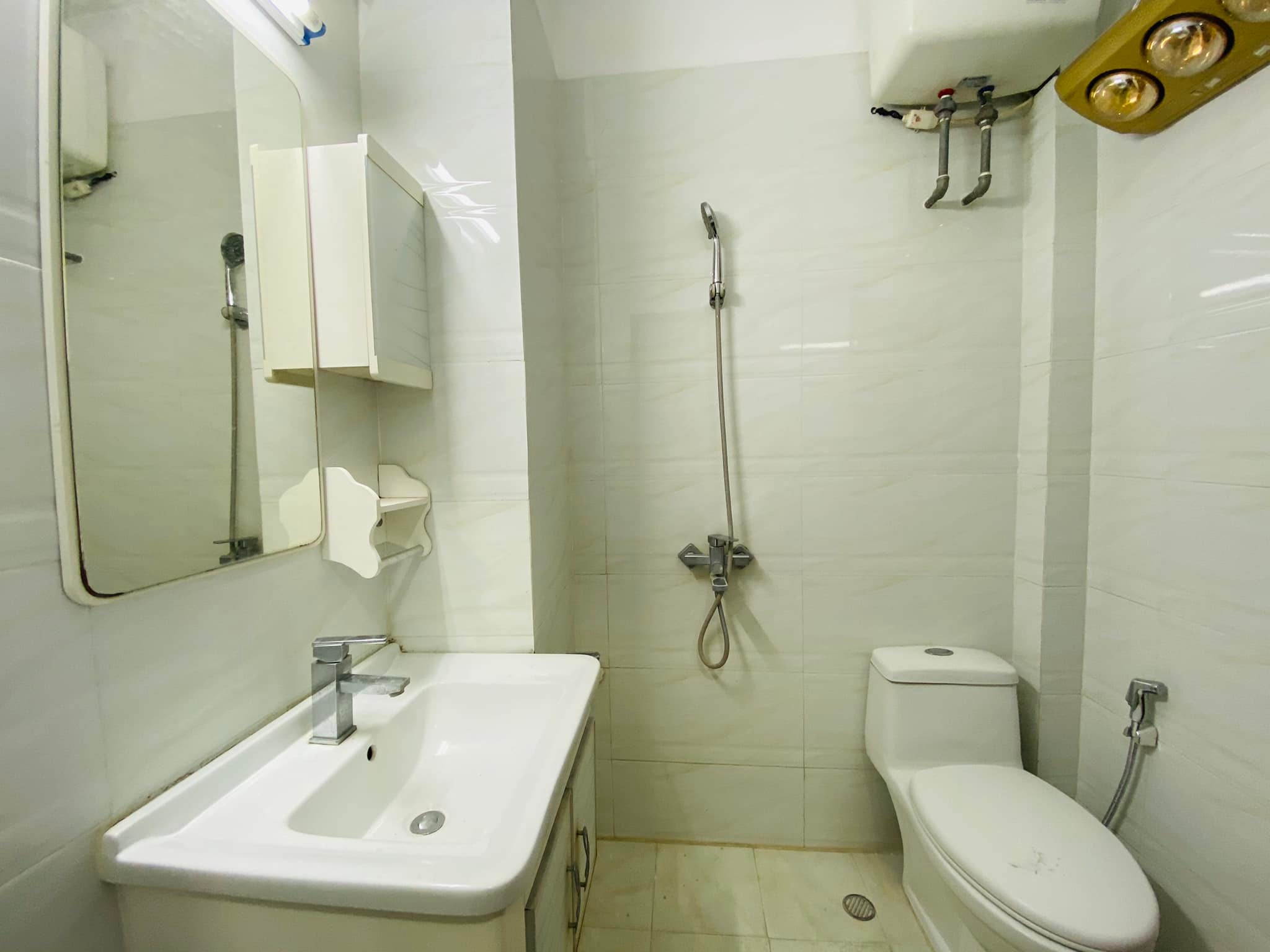 Bán nhà 42m2 phố Trung Kính chỉ nhỉnh 9 tỷ, Gần oto, Ngõ rộng thoáng, An sinh tốt, Ở hoặc cho thuê