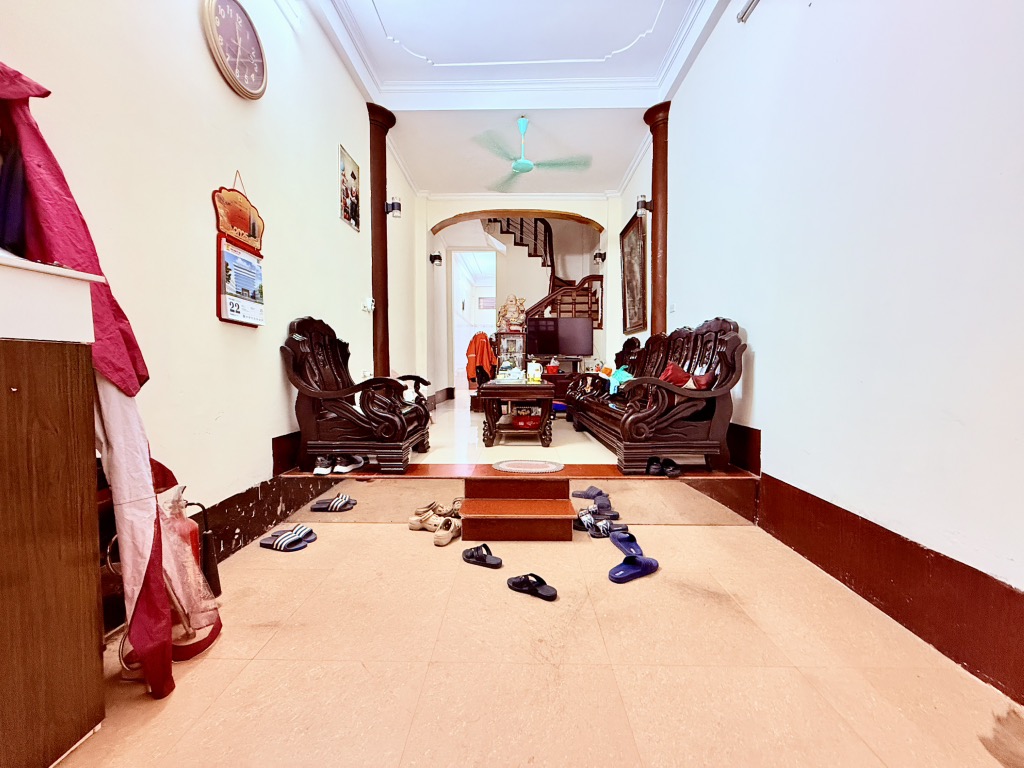 Bán nhà 43m2 ngõ 189 Hoàng Hoa Thám, 50m ra oto, Gần mặt phố, Full nội thất, Nhà đẹp ở luôn