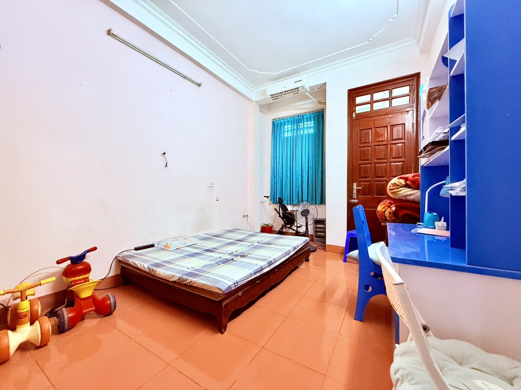 Bán nhà 43m2 ngõ 189 Hoàng Hoa Thám, 50m ra oto, Gần mặt phố, Full nội thất, Nhà đẹp ở luôn