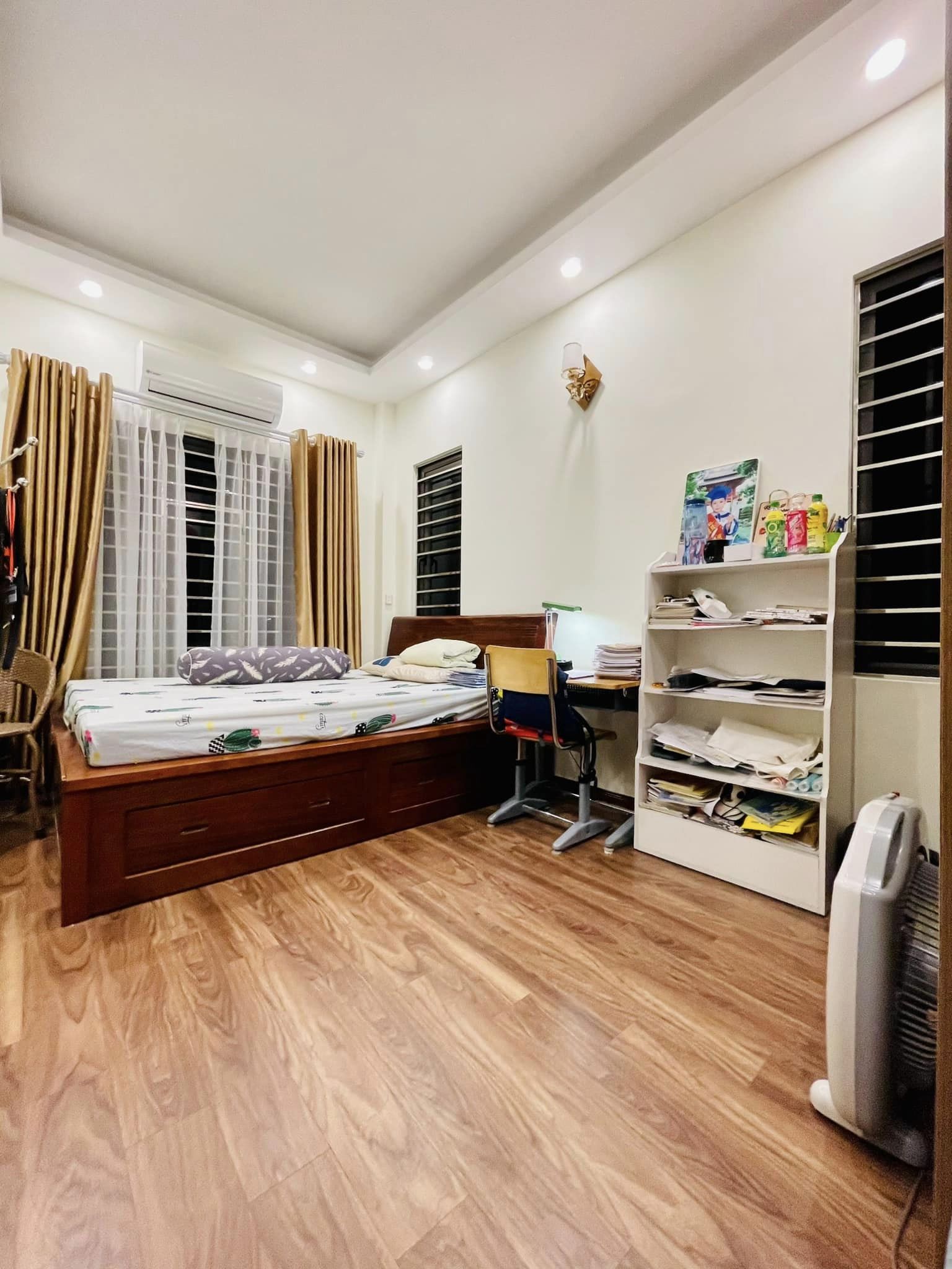 Bán nhà 5 tầng đường Mỹ Đình chỉ nhỉnh 5 tỷ, Gần phố, Đầy đủ tiện ích, Nhà đẹp ở luôn