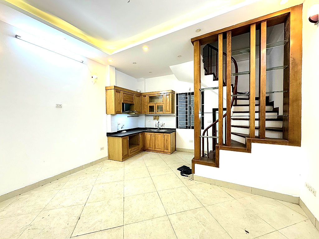 Bán nhà 5 tầng phố Hạ Yên Quyết-Trung Kính, Cầu Giấy, 30m ra phố, An sinh tốt, Full nội thất, Nhà đẹp ở ngay