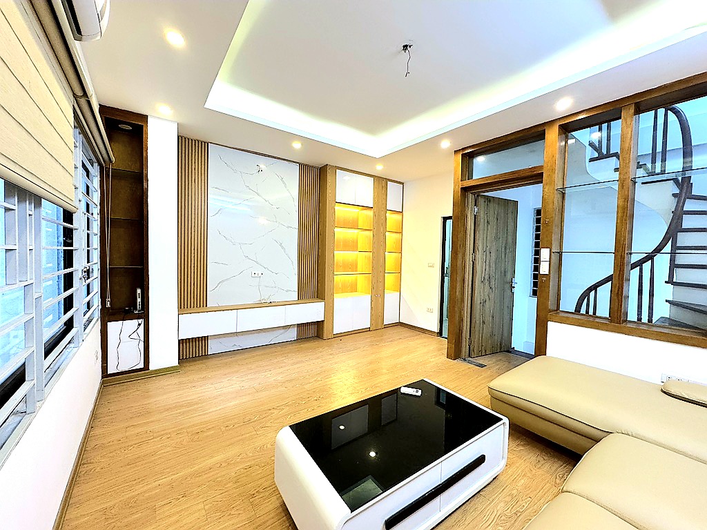 Bán nhà 5 tầng phố Hạ Yên Quyết-Trung Kính, Cầu Giấy, 30m ra phố, An sinh tốt, Full nội thất, Nhà đẹp ở ngay