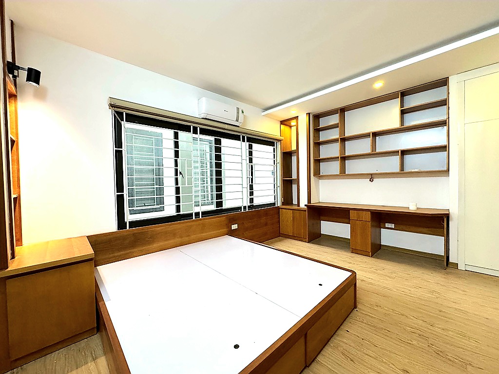 Bán nhà 5 tầng phố Hạ Yên Quyết-Trung Kính, Cầu Giấy, 30m ra phố, An sinh tốt, Full nội thất, Nhà đẹp ở ngay